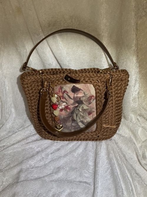 Hovedbilde Brun veske med motiv